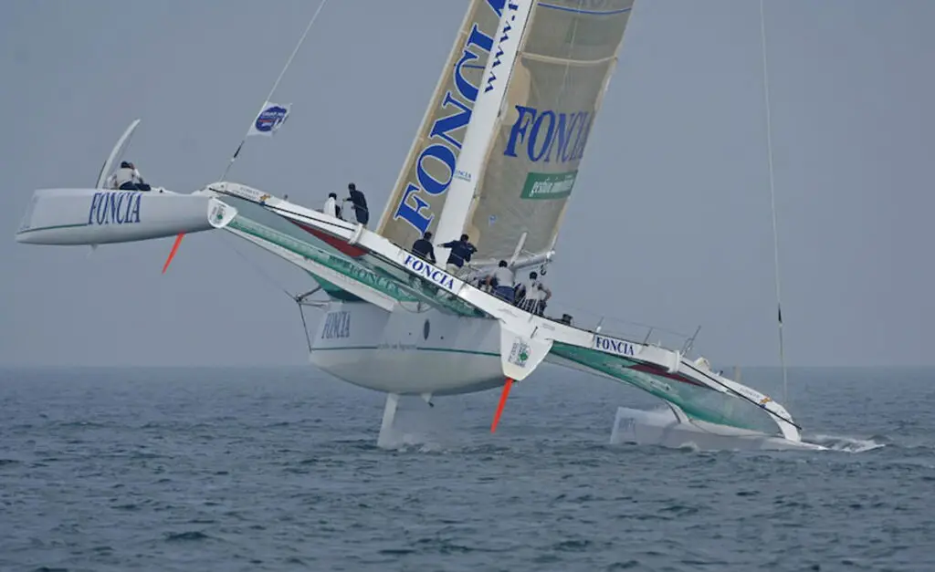 Trimarans on one side