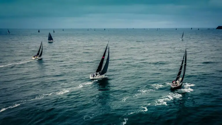 3 boats sailing race